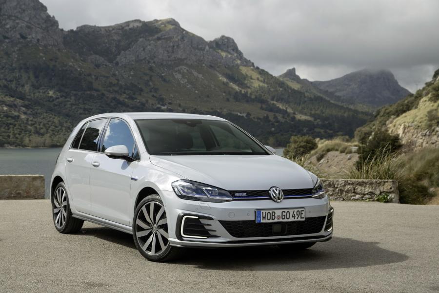  Volkswagen Golf GTE 2017 года  (WW) (фото 35 из 43)